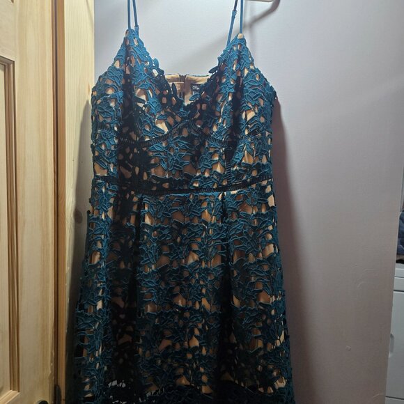 City chic dress - Picture 2 of 4